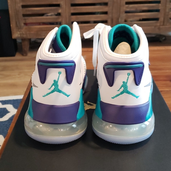 (NEW)JORDAN MAXS 270 - Picture 3 of 6